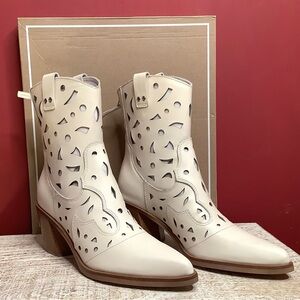 DOLCE VITA Cream Cut-Out Ankle Cowboy Boots 3” Block Heel Pointy Toe Back Zipper